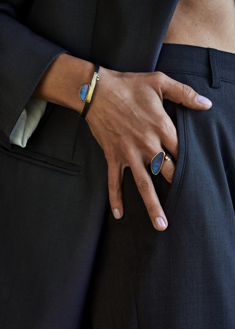 Los collares artesanales recuperan protagonismo frente a la joyería industrial